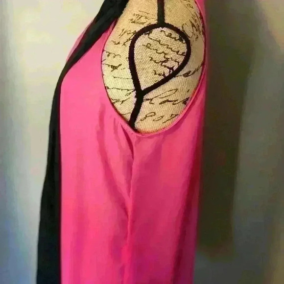 Dress top ties around the neck. Worn once - Picture 3 of 6